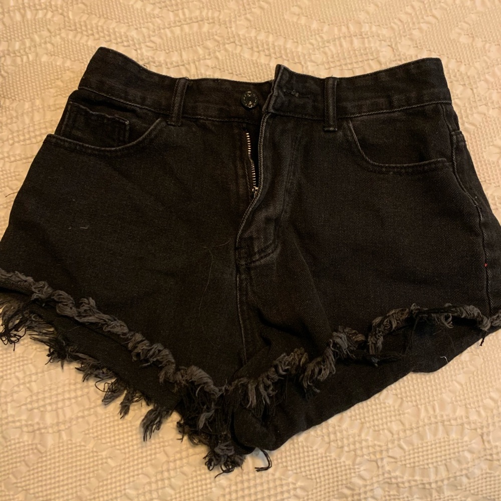 flame pocketed black jean shorts